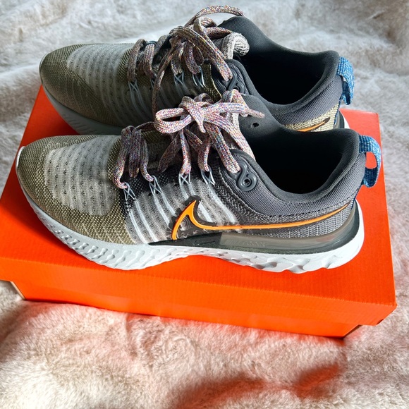 Nike React Infinity Run Flyknit 2 - Picture 2 of 7